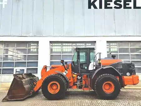 Kolové nakladače 2017 Hitachi ZW250-6 (1)
