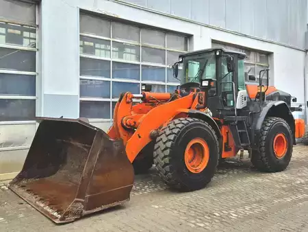 Kolové nakladače 2017 Hitachi ZW250-6 (2)