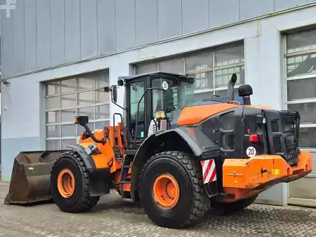 Kolové nakladače 2017 Hitachi ZW250-6 (3)