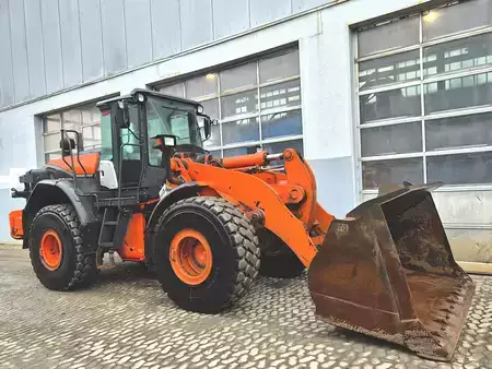 Kolové nakladače 2017 Hitachi ZW250-6 (4)