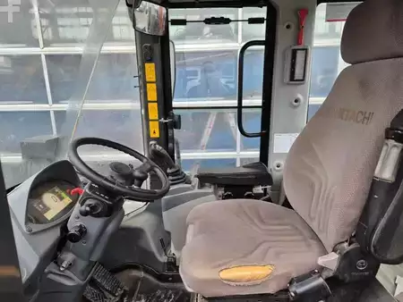 Kolové nakladače 2017 Hitachi ZW250-6 (7)