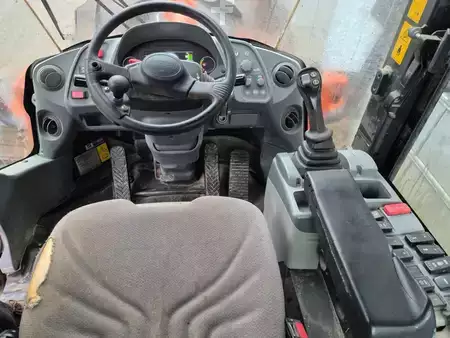 Kolové nakladače 2017 Hitachi ZW250-6 (8)