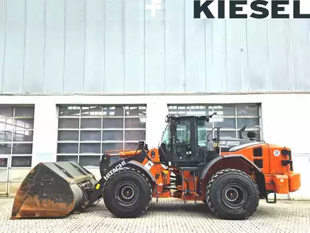 Kolové nakladače 2023 Hitachi ZW250-7 (1)