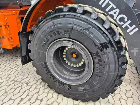 Kolové nakladače 2023 Hitachi ZW250-7 (10)
