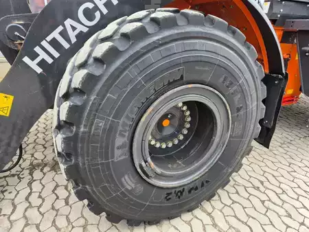 Kolové nakladače 2023 Hitachi ZW250-7 (12)