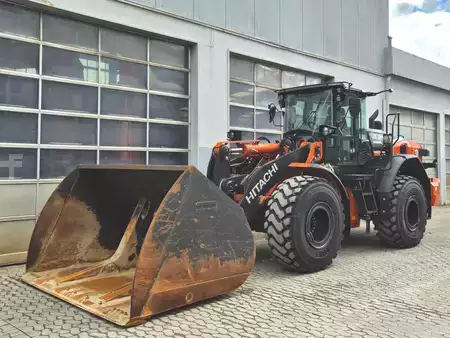 Kolové nakladače 2023 Hitachi ZW250-7 (2)