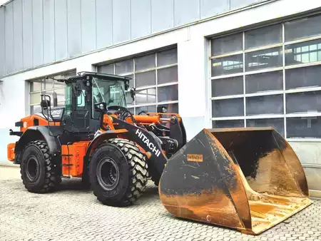 Kolové nakladače 2023 Hitachi ZW250-7 (4)