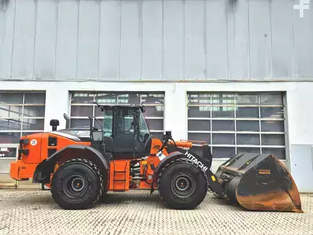 Kolové nakladače 2023 Hitachi ZW250-7 (5)