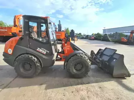 Kolové nakladače 2024 Hitachi ZW95-6 (5)