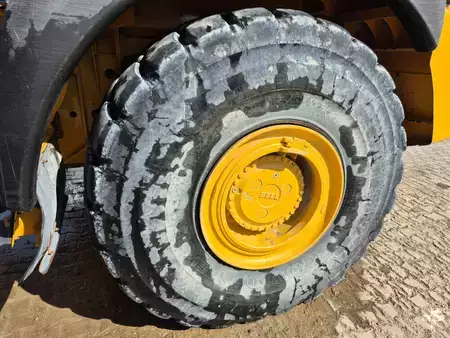 Artikulerte dumpere 2022 Bell B40E (11)