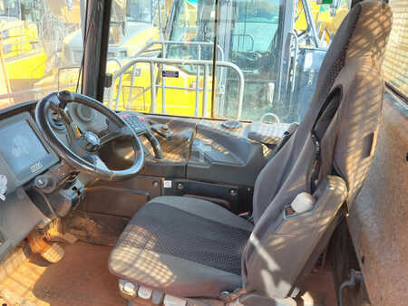 Csuklós dömperek 2019 Bell B30E (8)