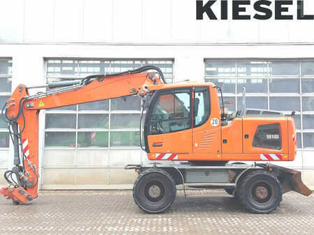 Mobilní bagry 2015 Liebherr A916 (1)