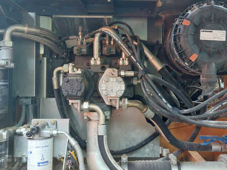 Rupsgraafmachines 2017 Liebherr R922 SLC (12)