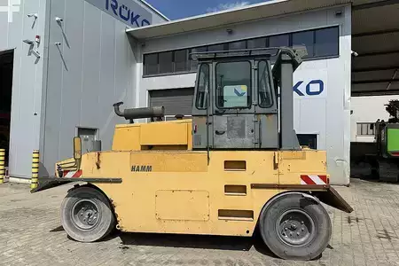 Válce s gumovými koly 2002 Hamm GRW 15 (1)