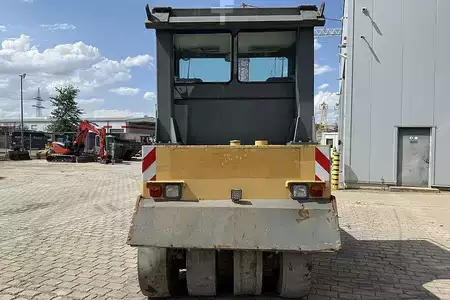 Válce s gumovými koly 2002 Hamm GRW 15 (3)