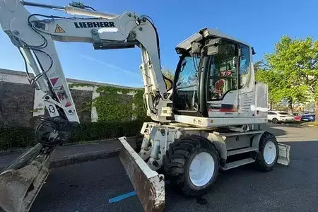 Mobiele graafmachines 2017 Liebherr A 910 Compact (1)