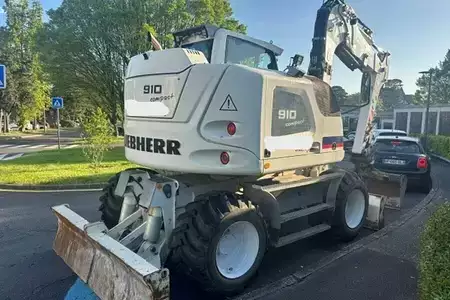 Mobiele graafmachines 2017 Liebherr A 910 Compact (2)