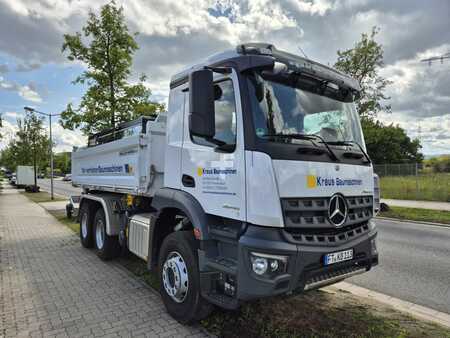 Camión 2023 Mercedes-Benz Arocs 2646 K (1)