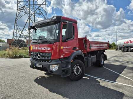 Camión 2023 Mercedes-Benz Arocs 1835K (2)
