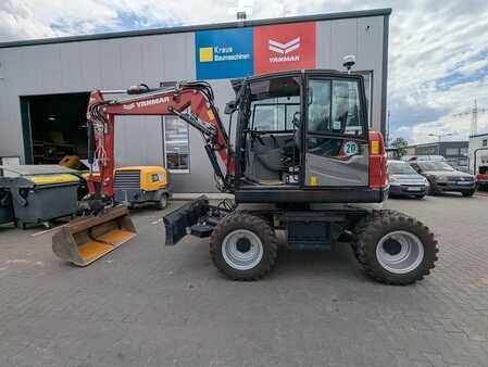 Escavatori gommati 2024 Yanmar B 75 W (1)