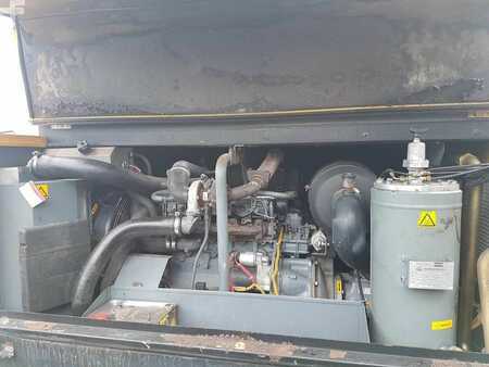 Kompresor 2002 Atlas Copco XAS 186 (8)