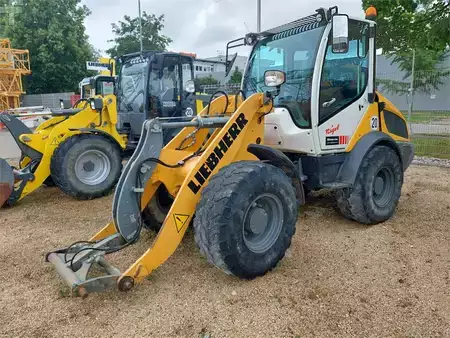 Ładowarki kołowe 2018 Liebherr L 506 Compact (1)