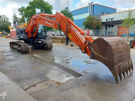 Escavadora de rastos 2013 Hitachi ZX 210LC (2)