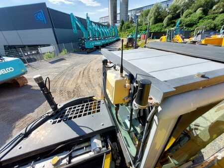 New Holland Construction E235B SRNLC + GPS Steuerung