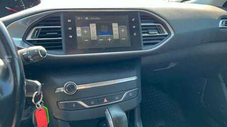 Autres 2017 Peugeot 308 SW Allure 8-Fach Bereift Kopfdichtungsschade (9)