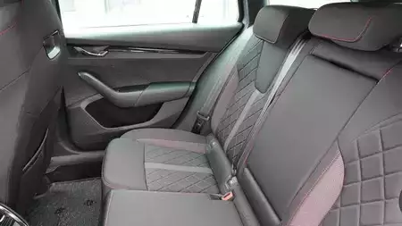 Övrigt 2023 Skoda Octavia Combi RS LED AFS HeadUp Display (18)