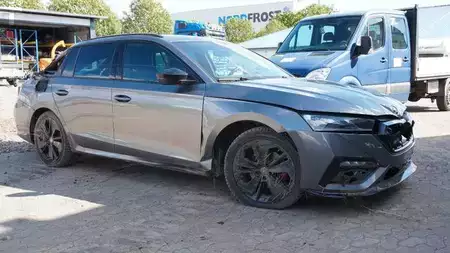 Ostatní 2023 Skoda Octavia Combi RS Unfall Motor Ok Airbags Ok (2)