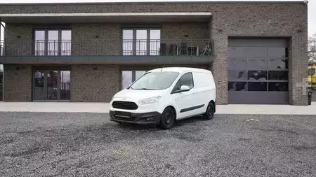 Egyéb 2016 Ford Transit Courier Trend Kopfdichtungsschaden (1)