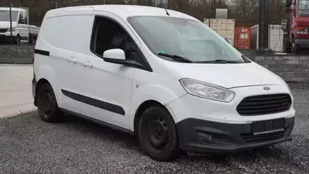 Egyéb 2016 Ford Transit Courier Trend Kopfdichtungsschaden (3)