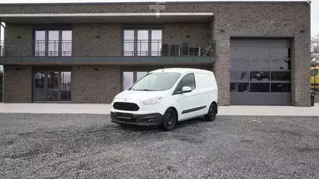 Egyéb 2016 Ford Transit Courier Trend Kopfdichtungsschaden (1)