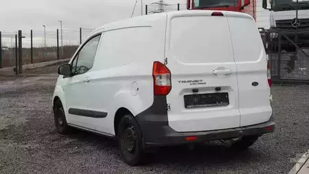 Egyéb 2016 Ford Transit Courier Trend Kopfdichtungsschaden (5)