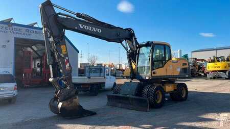 Mobiele graafmachines 2013 Volvo EW180D 20500 Kg Verstellausleger OilQuick (2)