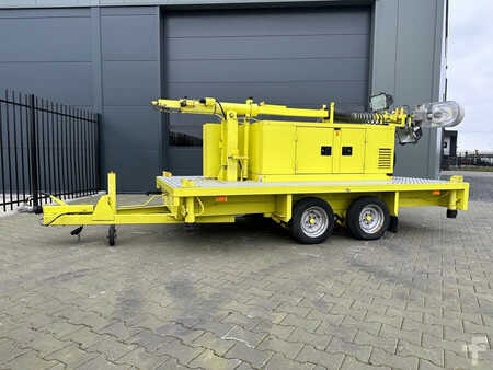 Power Generator 1998 Atlas Copco Unique generator with light pole on trailer! (1)