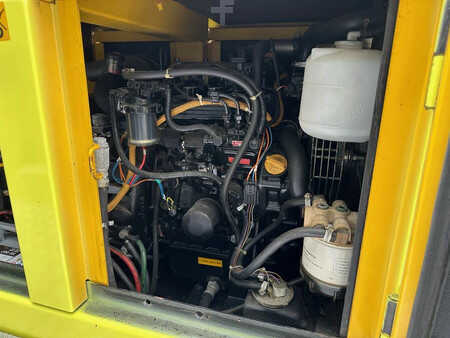 Power Generator 1998 Atlas Copco Unique generator with light pole on trailer! (13)