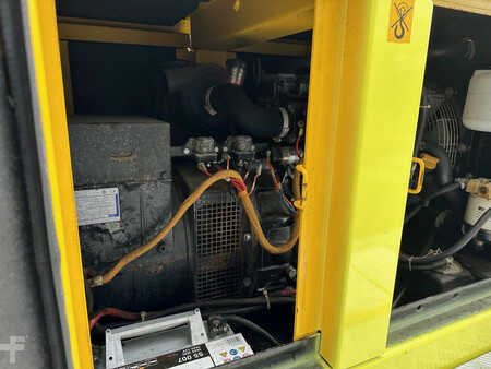 Power Generator 1998 Atlas Copco Unique generator with light pole on trailer! (14)