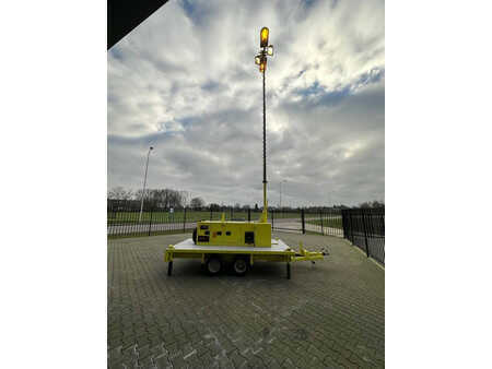 Power Generator 1998 Atlas Copco Unique generator with light pole on trailer! (16)