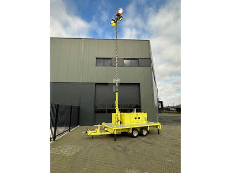 Power Generator 1998 Atlas Copco Unique generator with light pole on trailer! (2)