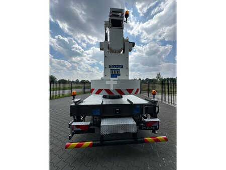 Böcker AK 32/4000 SPS Truck Crane, only 2.971 hours!