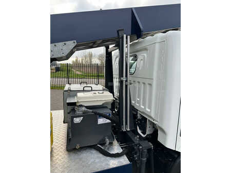 Muut 2017 Böcker Agilo HL 27 Furniture Lift, 2017, separate motor! (8)