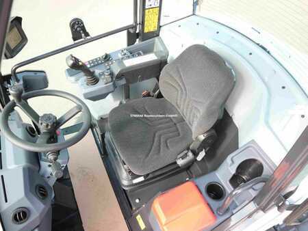 Kolové nakladače 2024 Bobcat L 75 (15)