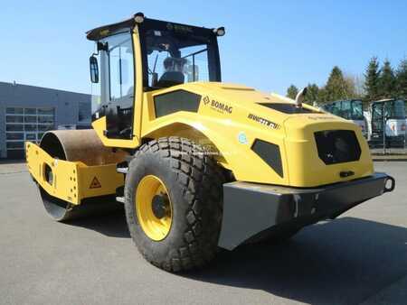 Sestavy válců 2024 BOMAG BW 211 D-50 (3)