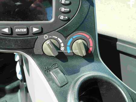 Mini excavators 2025 Bobcat E 27z (18)