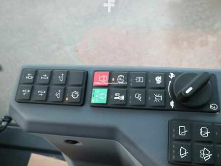 Kerekes rakodó 2024 Bobcat L 95 (19)