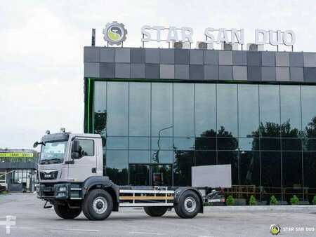Pozostałe 2015 MAN TGM 18.290 4x4 Chassis Camper Single Wheels (8)