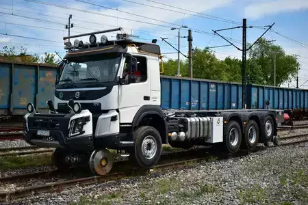 Egyéb 2021 Volvo NEW FMX 8x4 RAIL ROAD SCHIENEN TWO WAY (4)