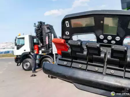 Pozostałe 2008 Iveco TRAKKER 450 8x8 HIAB 800E-7 FLy Jib Winch Crane (17)